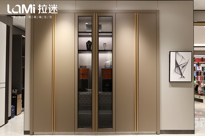 组装大衣柜